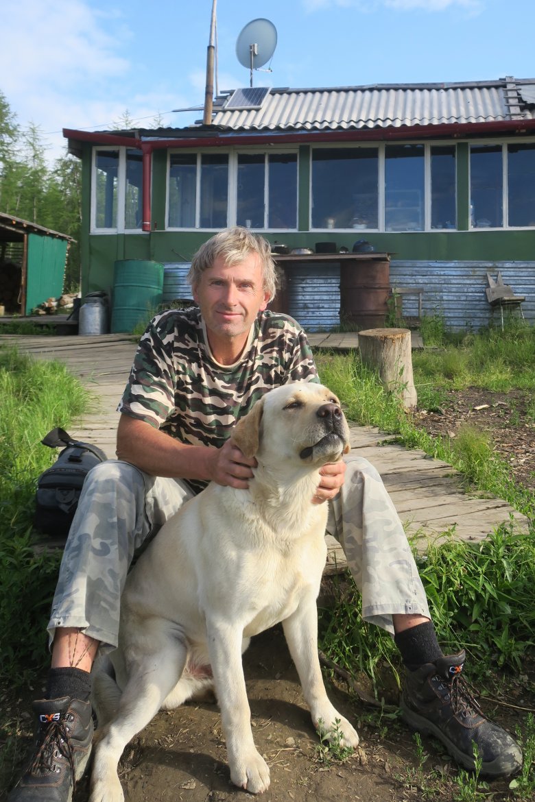 Prof. Prof. Jiří Chlachula nad rzeką Kołymą na ekspedycji w 2019 r