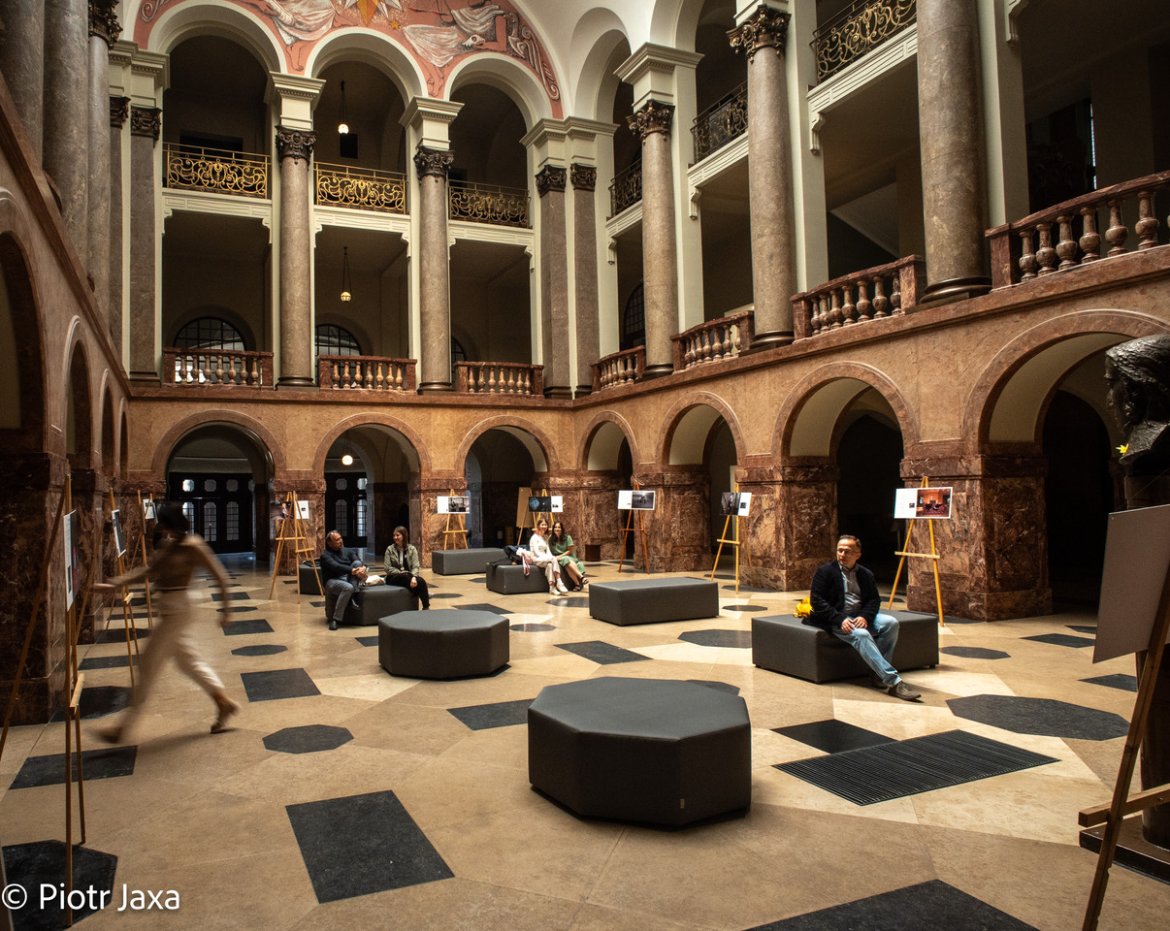 Wystawa fotografii prof. Piotra Jaksy w holu Collegium Maius, fot. Piotr Jaxa