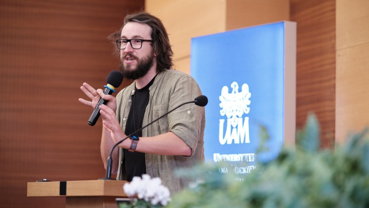 Karol Wójcicki (Z głową w gwiazdach) na konferencji Science communication – sztuka komunikowania nauki na UAM, fot. Władysław Gardasz