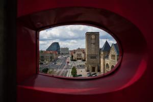 Aula UAM, widok z Collegium Martineum