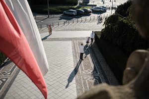 Studenci fotografują się przed Collegium Minus w dniu Inauguracji roku akademickiego 2024/2025. fot. Władysław Gardasz