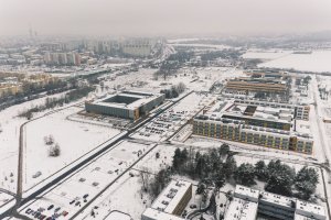 Kampus Morasko - zimowy widok z lotu ptaka. Fot. Adrian Wykrota