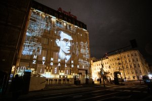 Mapping na fasadzie Collegium Martineum - otwarcie Centrum Szyfrów ENIGMA