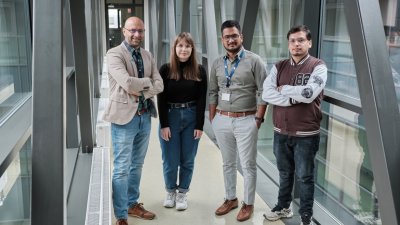 Zespół naukowców z CZT UAM, od lewej: prof. Artur R. Stefankiewicz, Agnieszka Bajer, dr Venkateswarulu Mangili, Sidharth Walia, fot. Władysław Gardasz   
