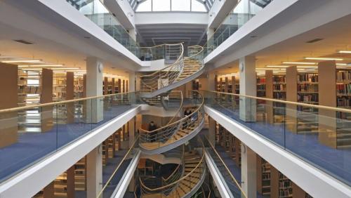 Książki i e-booki dla uczniów Uniwersyteckiego LO