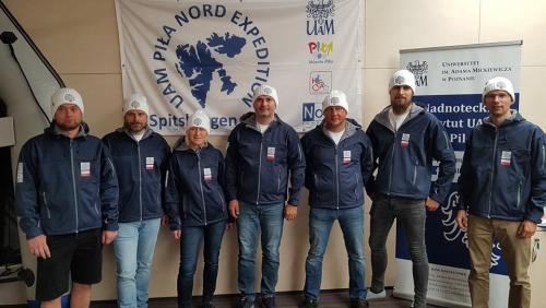 Ekipa pierwszej pilskiej wyprawy na Spitsbergen