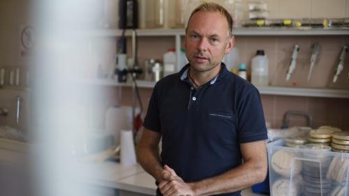 prof. Bartłomiej Mazela