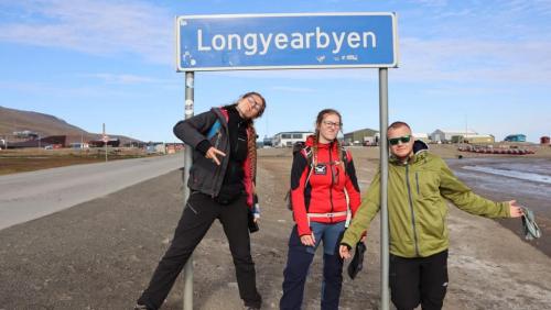 Grupa studentów Uniwersytetu im. Adama Mickiewicza w Poznaniu dotarła właśnie do Longyearbyen, rozpoczynając tym samym wyprawę "PolarProject" na stację polarną AMUPS.