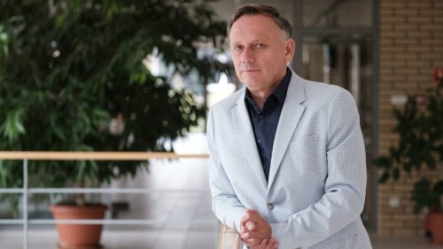 PROF. DR HAB. MACIEJ WALKOWSKI. KIEROWNIK ZAKŁADU POLITYKI SPOŁECZNEJ I GOSPODARCZEJ NA WYDZIALE NAUK POLITYCZNYCH I DZIENNIKARSTWA UAM Fot. Adrian Wykrota