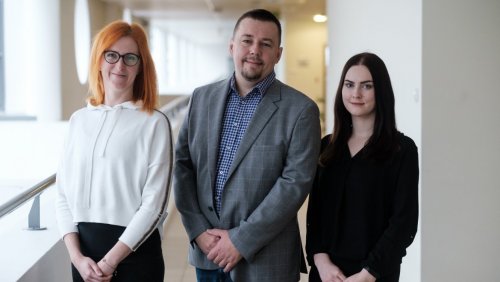 Dr Joanna Gracz-Bernaciak, prof. Robert Nawrot, doktorantka Oliwia Mazur, fot. Adrian Wykrota