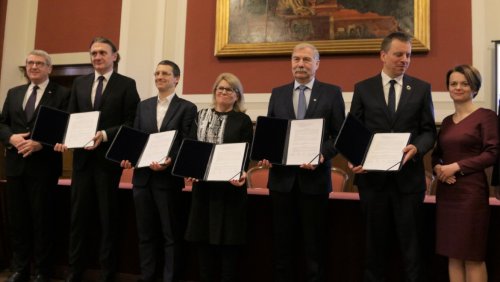 Podpisano porozumienie o  współpracy pomiędzy Kostrzyńsko-Słubicką Specjalną Strefą Ekonomiczną, Uniwersytetem im. Adama Mickiewicza w Poznaniu, VI Liceum Ogólnokształcącym w Poznaniu, Uniwersyteckim Liceum w Słubicach oraz jednym z największych inwestorów strefowych w Wielkopolsce – firmą Beyond.pl., fot. Ewa Konarzewska-Michalak