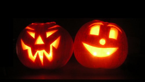 Lampiony halloweenowe, fot. MANSOUR DE TOTH (Wikipedia)