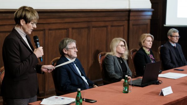 Rektor prof. Kaniewska na spotkaniu z dziennikarzami, fot. A. Wykrota