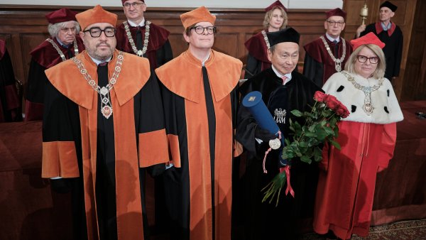 Prof. Francis Fukuyama odebrał tytuł honoris causa UAM. Fot. Władysław Gardasz