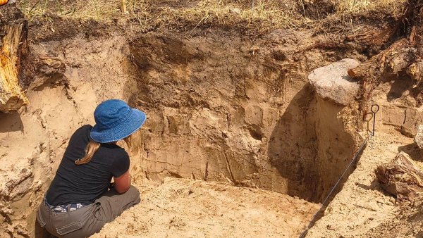 Zespół naukowców z Wydziału Archeologii UAM