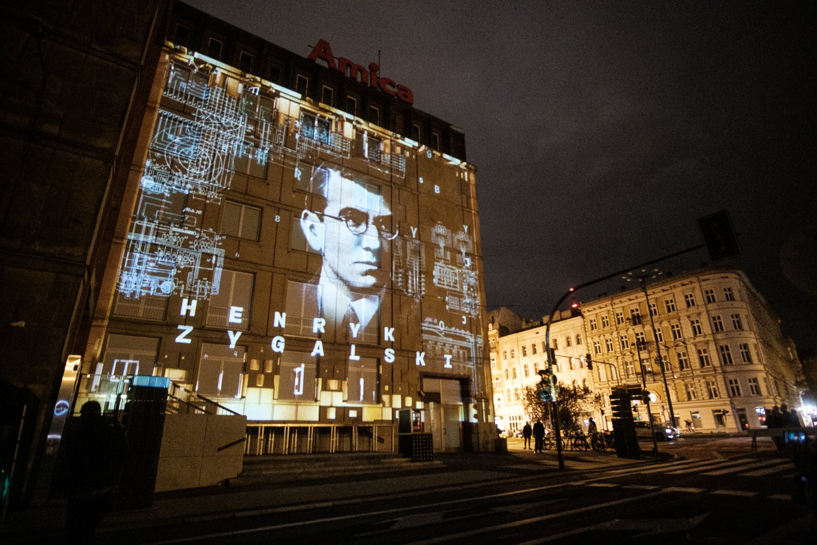 Mapping na fasadzie Collegium Martineum - otwarcie Centrum Szyfrów ENIGMA