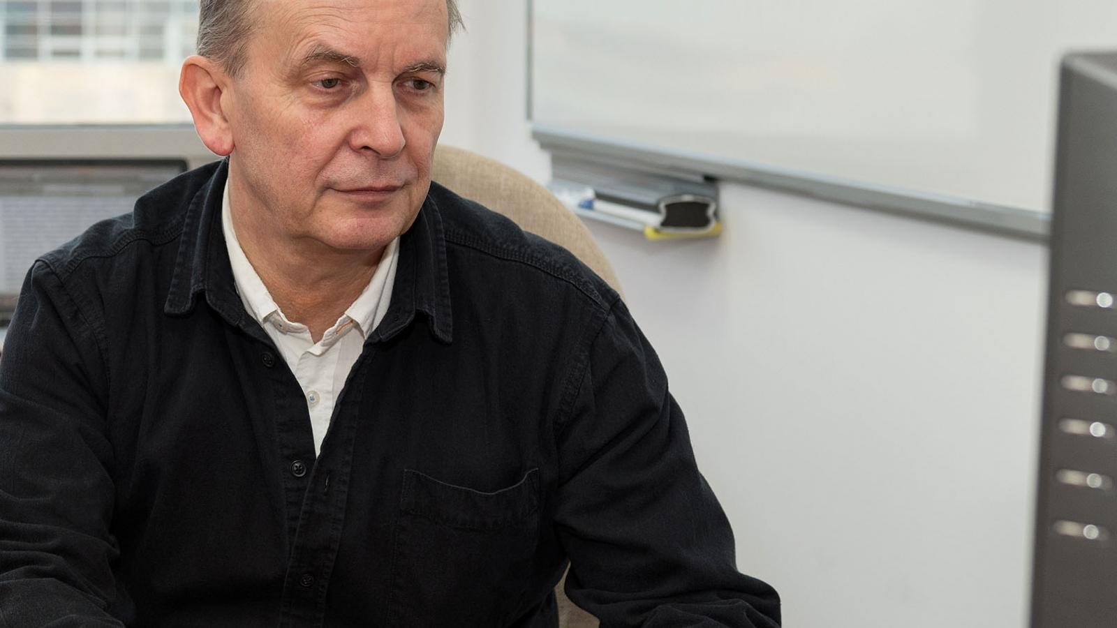 Prof. Jaworski przy pracy - fot. Łukasz Woźny