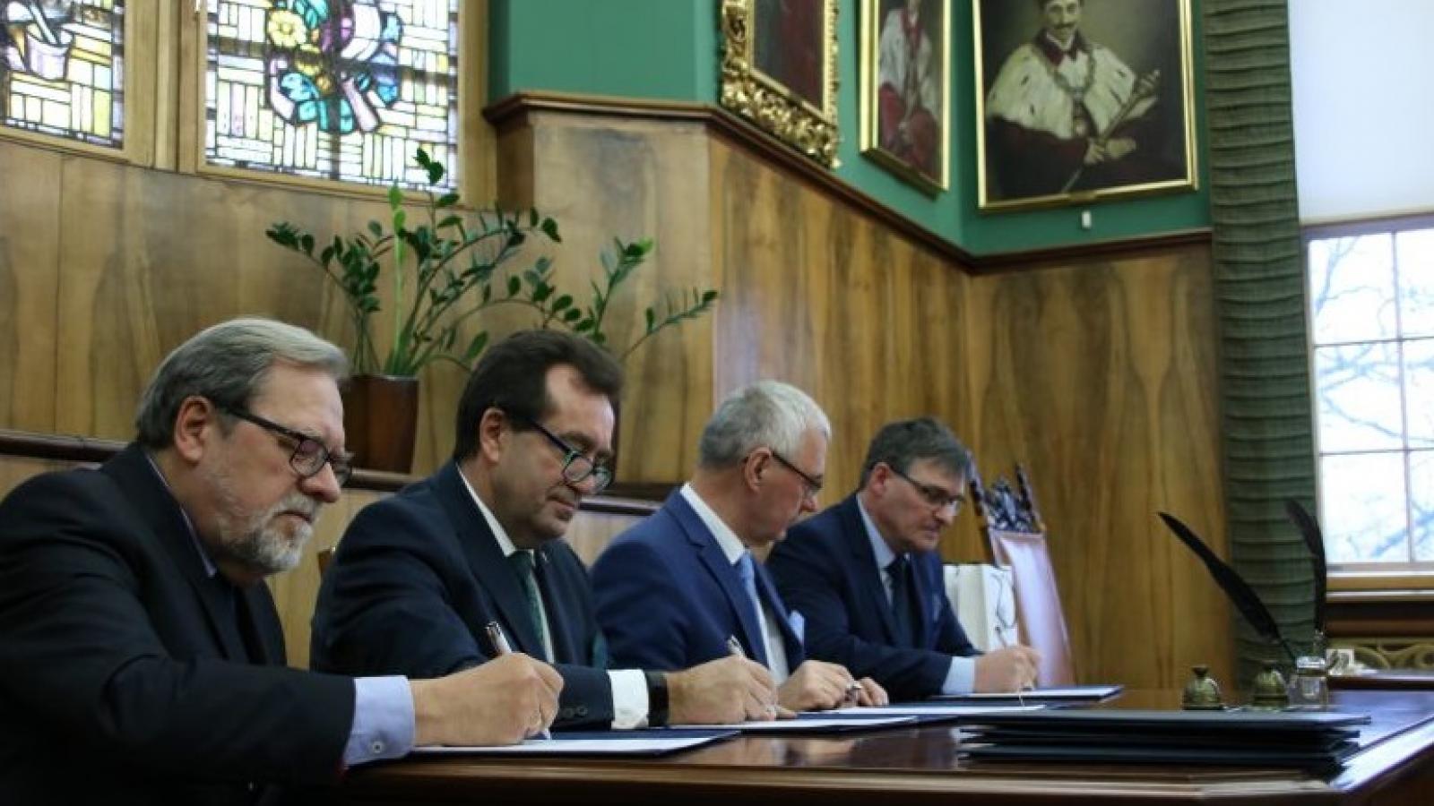 Rektorzy podpisali umowę