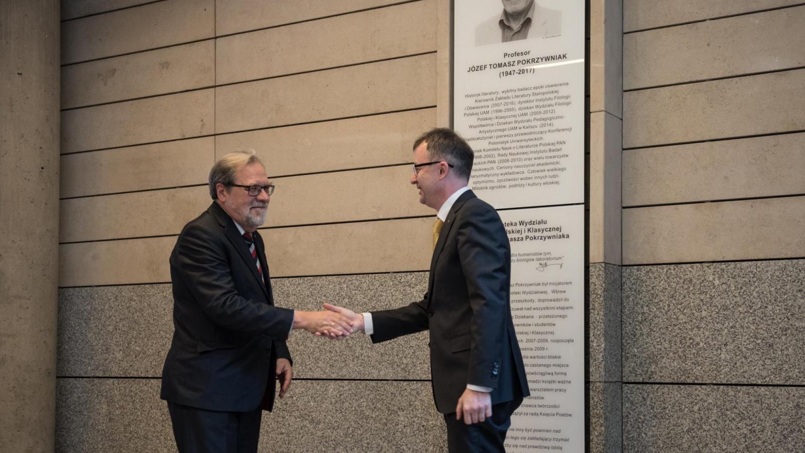 Biblioteka Wydziału  Filologii Polskiej i Klasycznej otrzymała imię prof. Pokrzywniaka