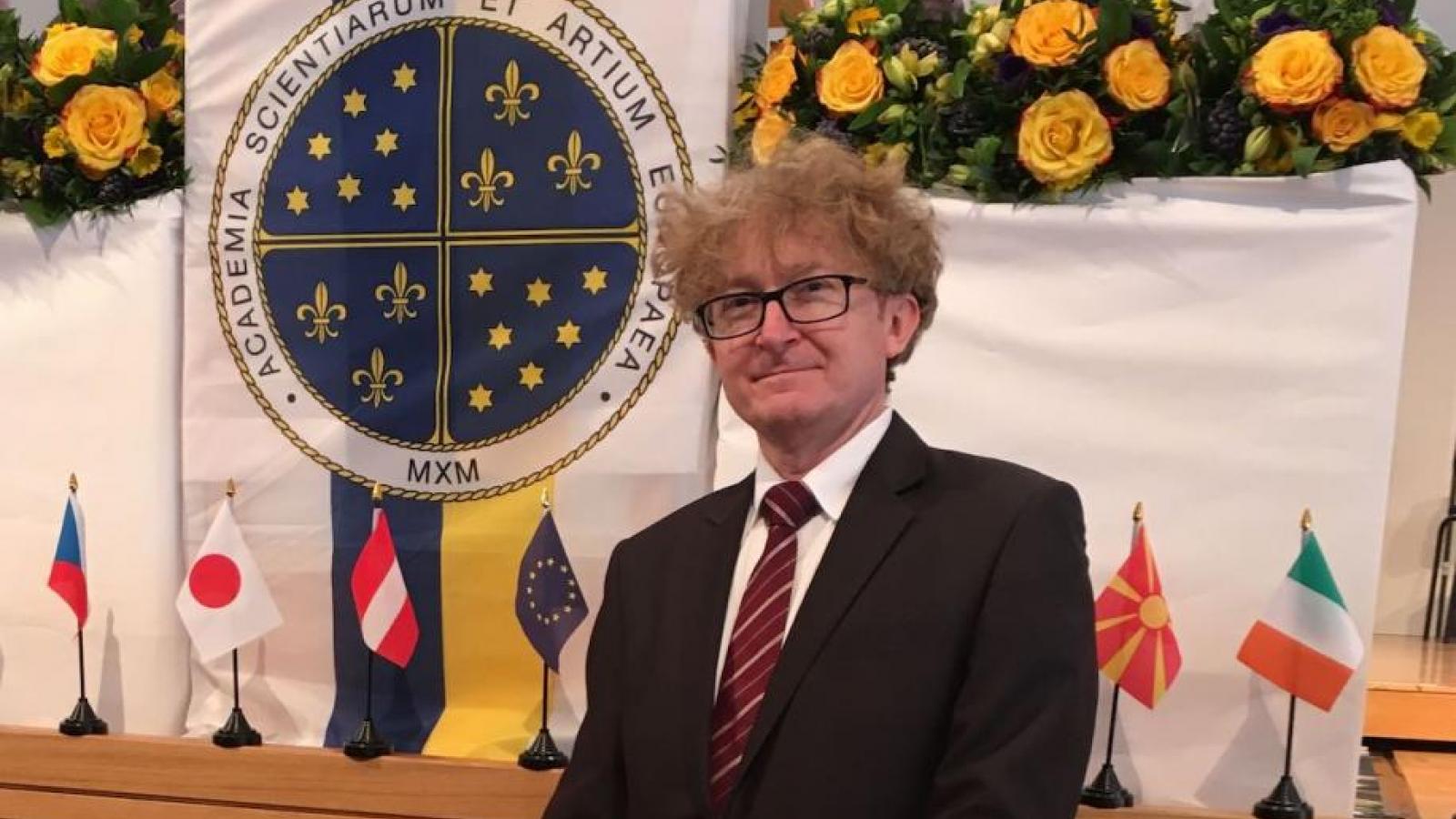 Prof. Sławomir Piontek