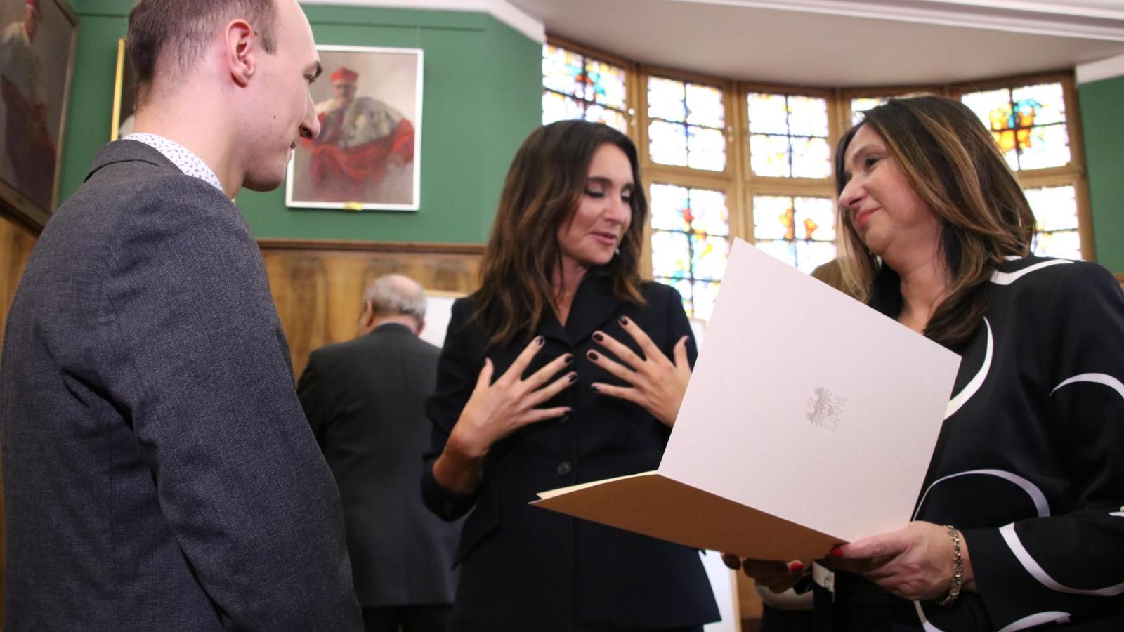 Wręczenie stypendiów im. dr. Jana Kulczyka/ Fot. Przymysław Stanula