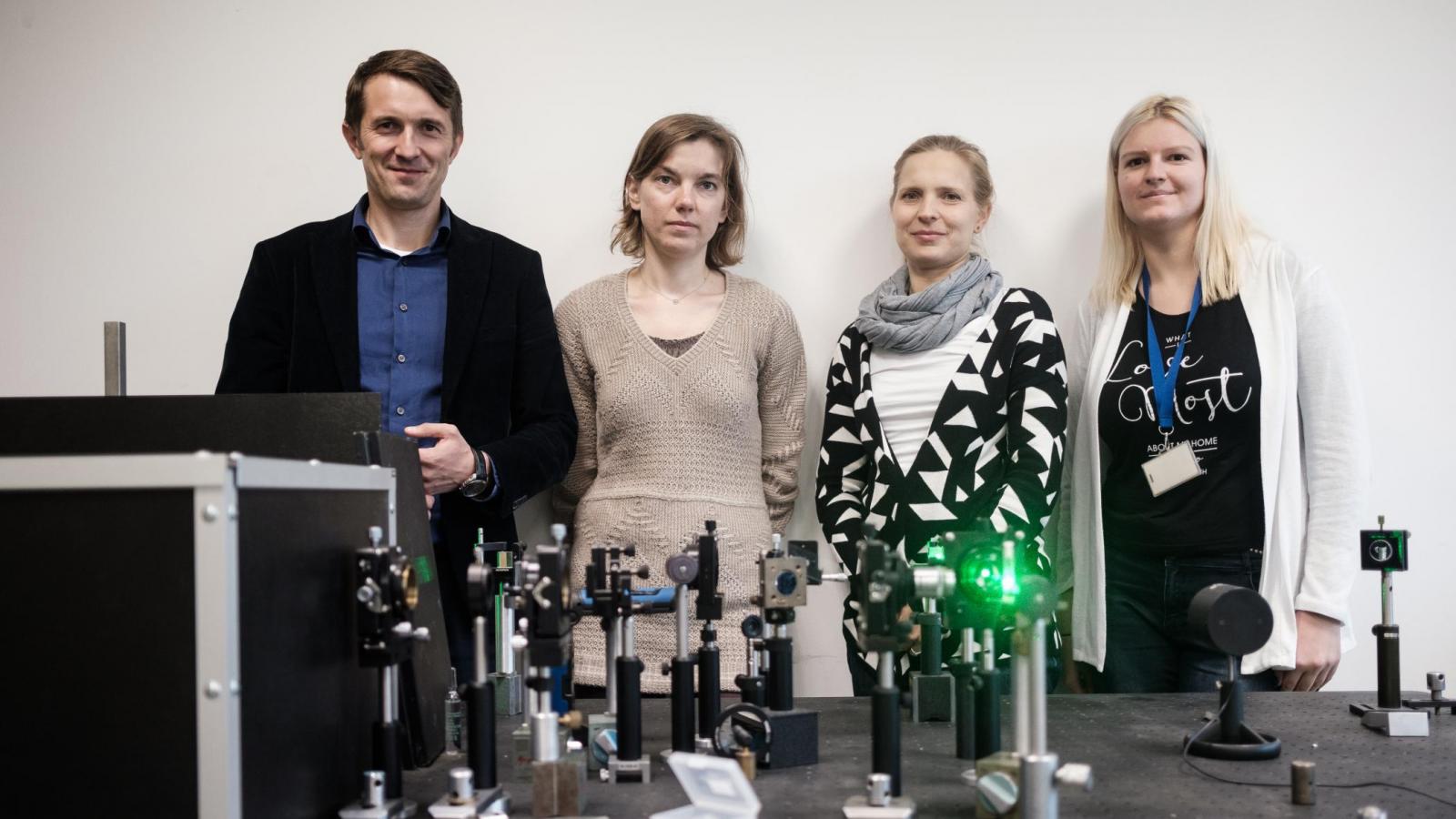 dr Paweł Zawadzki i jego zespół badawczy