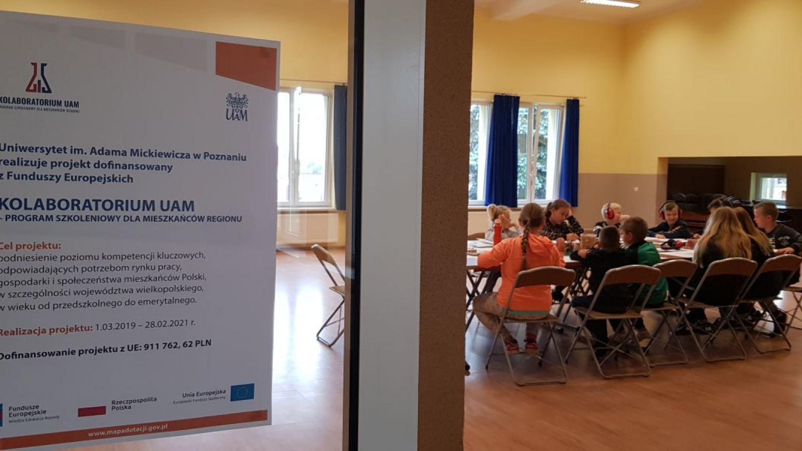 W ramach projektu „Kolaboratorium UAM - program szkoleniowy dla mieszkańców regionu” odbywają się liczne kursy i warsztaty dla starszych i tych najmłodszych. 