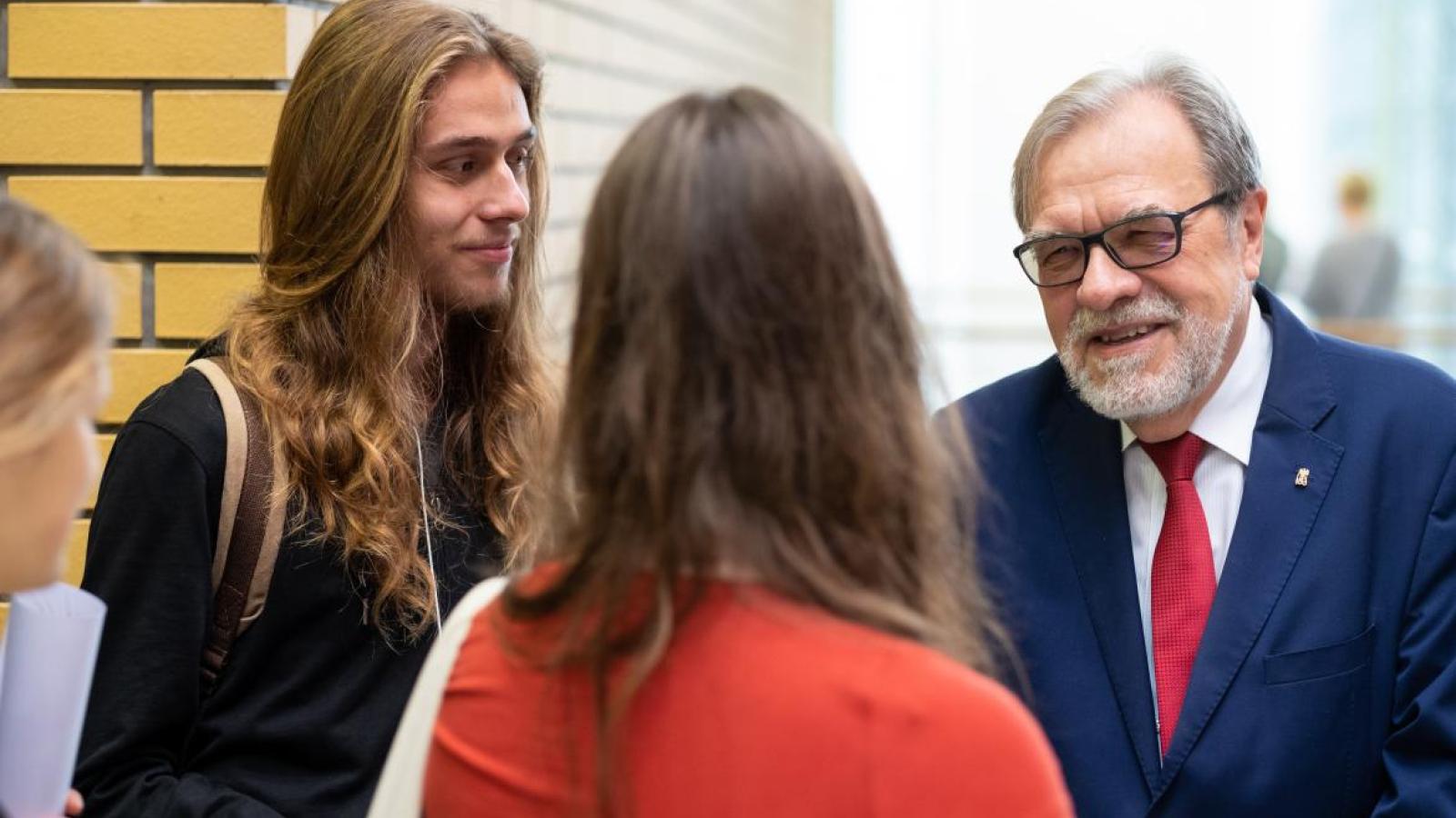 Na Dniu Kandydata pojawił się rektor Andrzej Lesicki. Fot. Adrian Wykrota