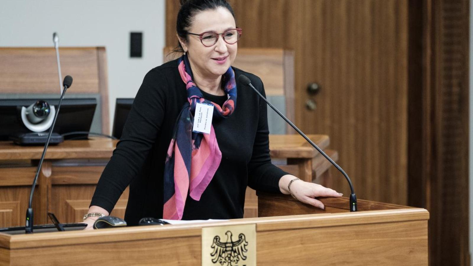 Prof. UAM dr hab. Beata Mikołajczyk