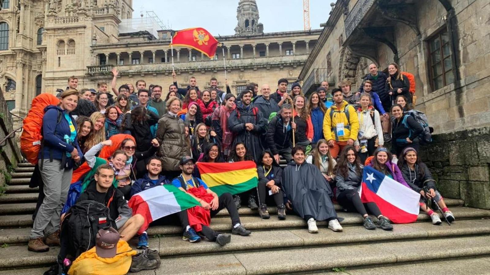 W projekcie uczestniczyło około 100 osób - studentów oraz pracowników dwudziestu uniwersytetów z całego świata.