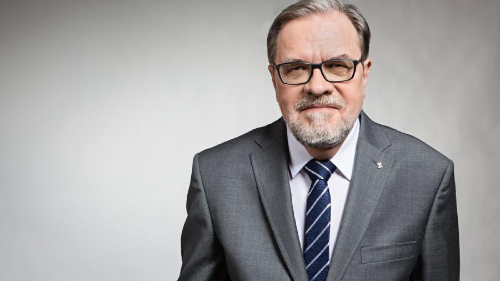 Prof. UAM dr hab.  Andrzej Lesicki Rektor UAM