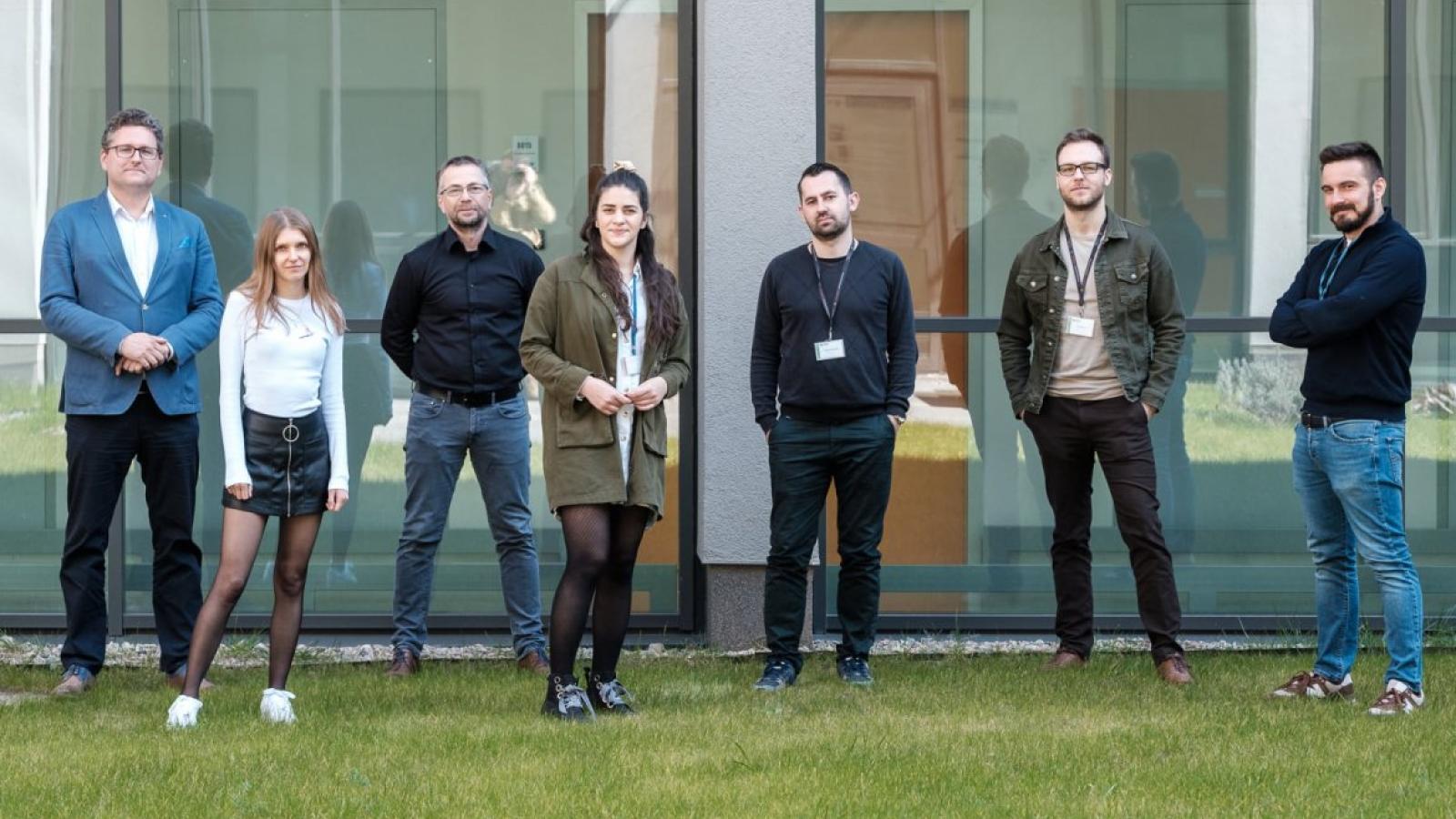 Międzywydziałowa grupa badawcza z Centrum Zaawansowanych Technologii UAM pod kierownictwem prof. Jakuba Rybki, fot. Adrian Wykrota