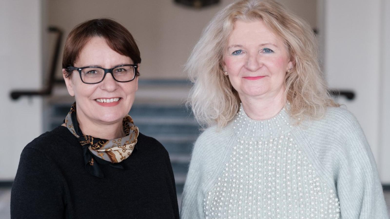 Dyrektor CSP Katarzyna Linke i prorektor prof. Katarzyna Dziubalska-Kołaczyk działają w zespole, który zajmuje się wdrażaniem zasad HR Excellence na Uniwersytecie, fot. Adrian Wykrota