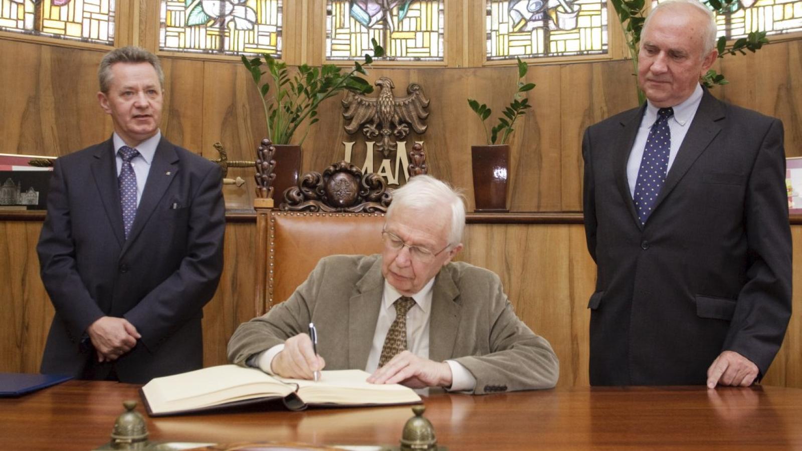 Medal UAM dla Jean Marii Lehn'a  Fot. Maciej Męczyński