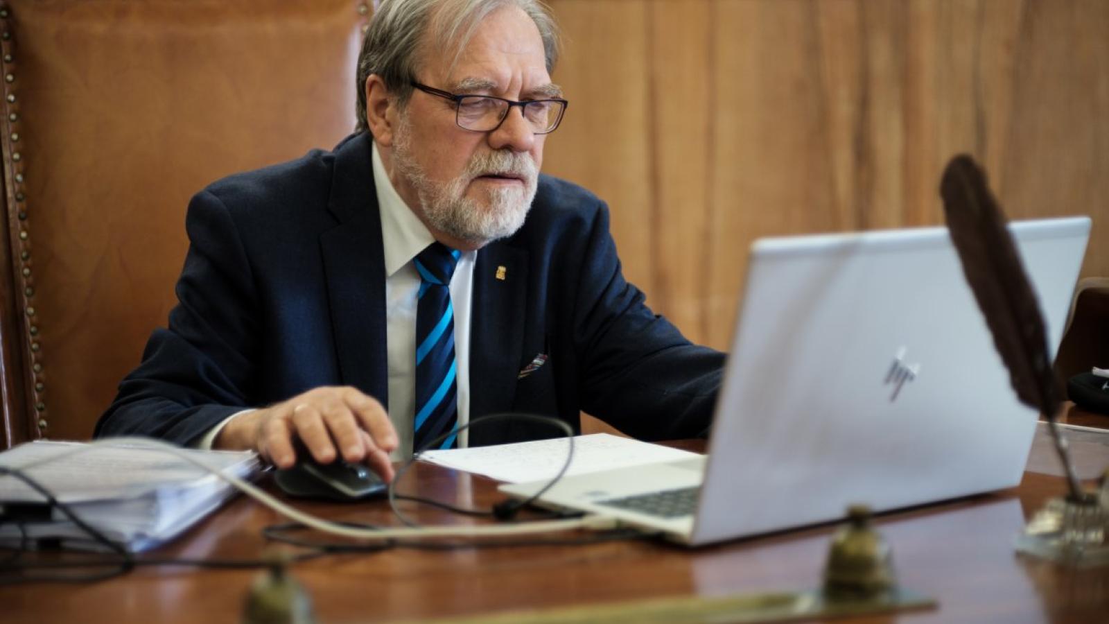 prof. Andrzej Lesicki