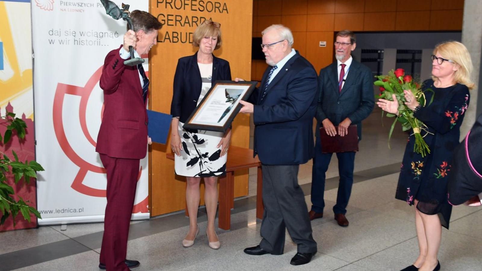 Nagroda Lednickiego Orła Piastowskiego dla prof. Urbańczyka, fot. Piotr Namiota, Wydział Historii