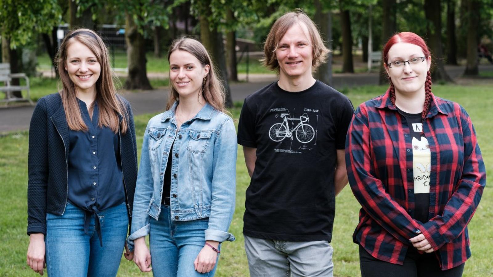 Dr Dominika Przybylska, Natalia Jurga, prof. Tomasz Grzyb, Sylwia Rzeszczyńska, fot. Adrian Wykrota