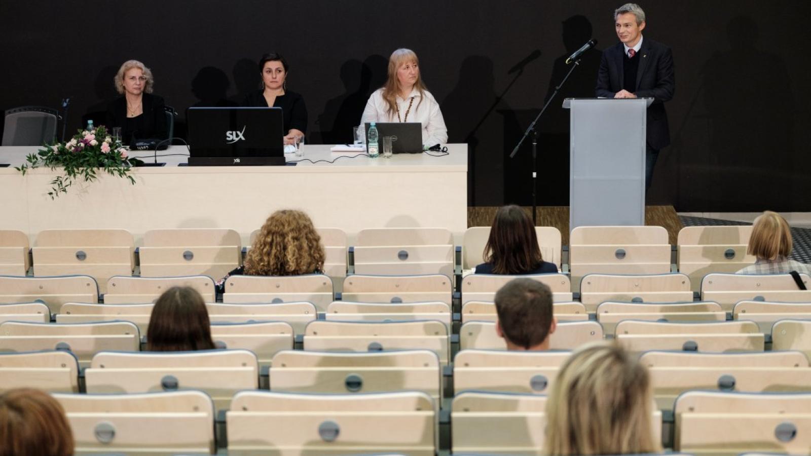 „Administracja wydziałowa UAM w rzeczywistości epidemii COVID-19” Fot. Adrian Wykrota