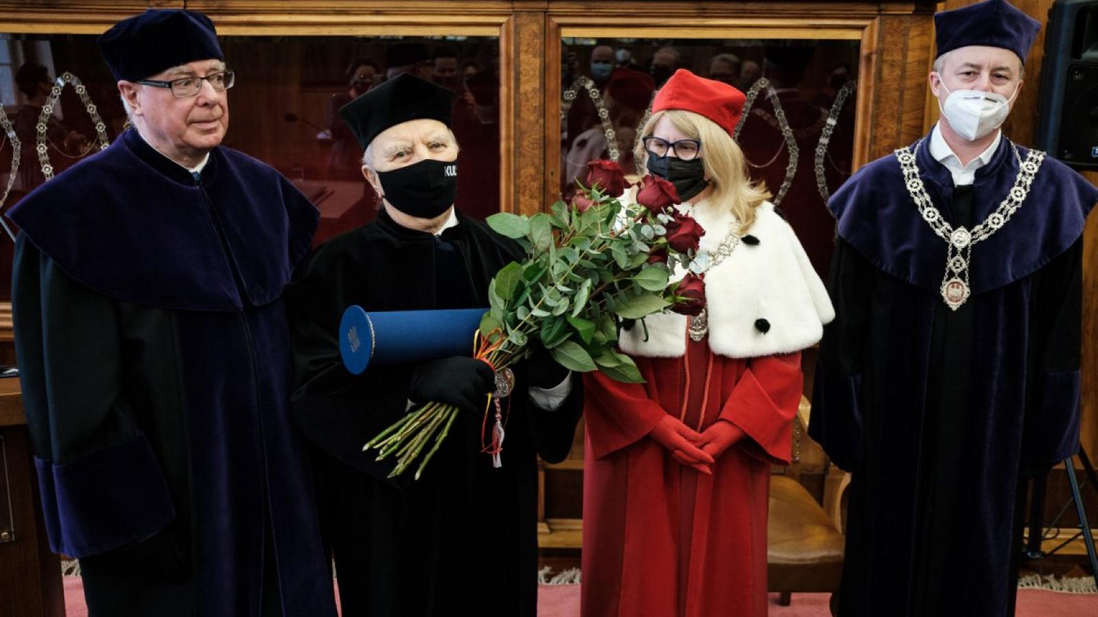 Prof. Henryk Podbielski doktorem honoris causa UAM. Fot. Adrian Wykrota