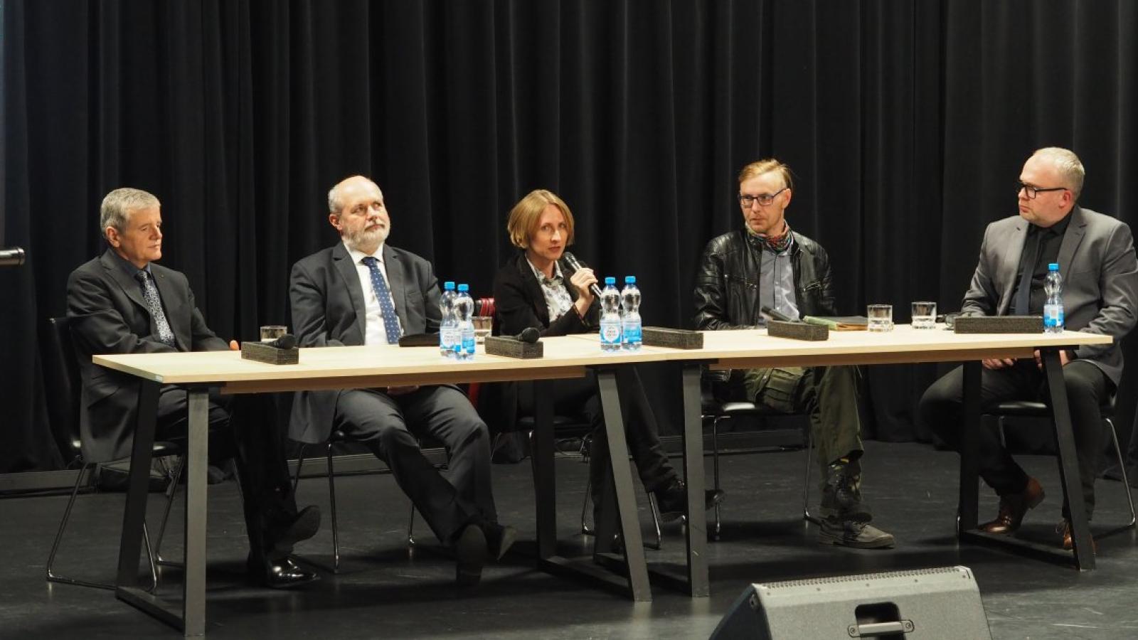 Debata w Opelnicy. Fot. Jagoda Haloszka