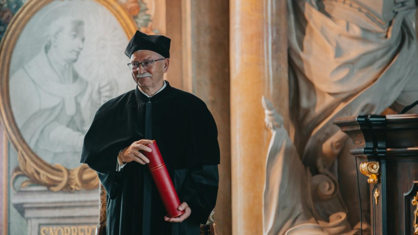 Prof. Leszek Mrozewicz otrzymał doktorat honoris causa UWr, fot. Alina Metelytsia