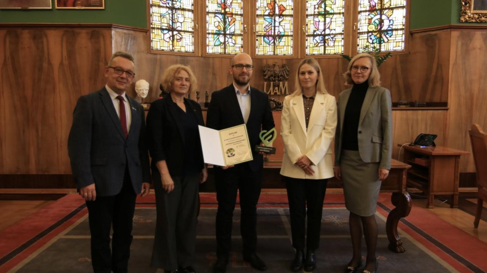 Dr hab. Krzysztof Zawierucha z Wydziału Biologii UAM, otrzymał nagrodę „Klimatyczny Człowiek Roku 2023”, fot. Przemysław Stanula