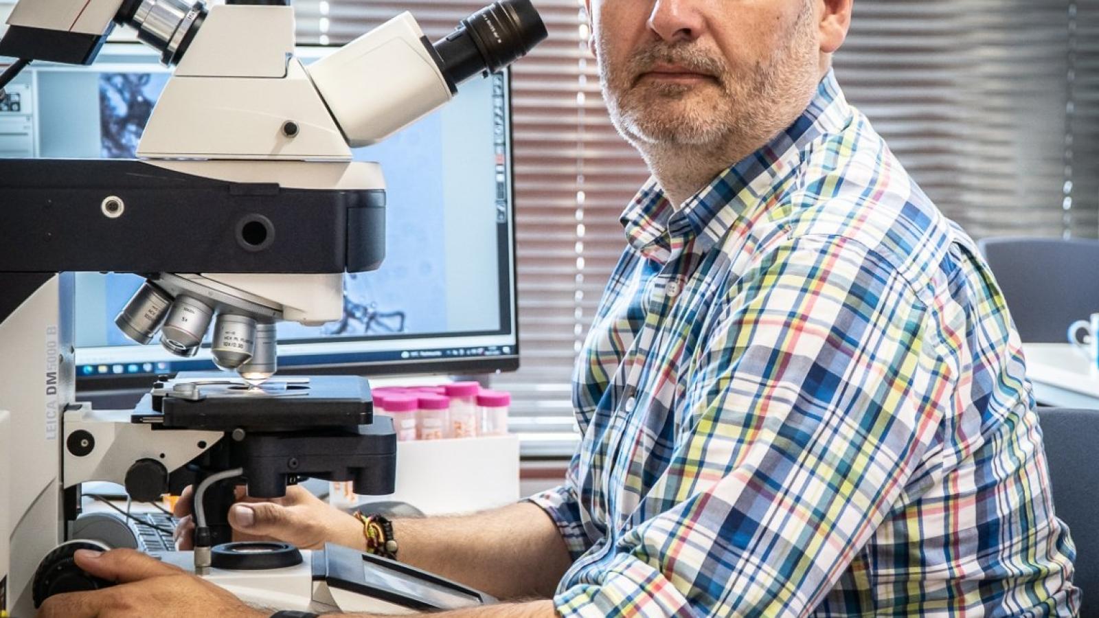 dr Paweł M. Owsianny