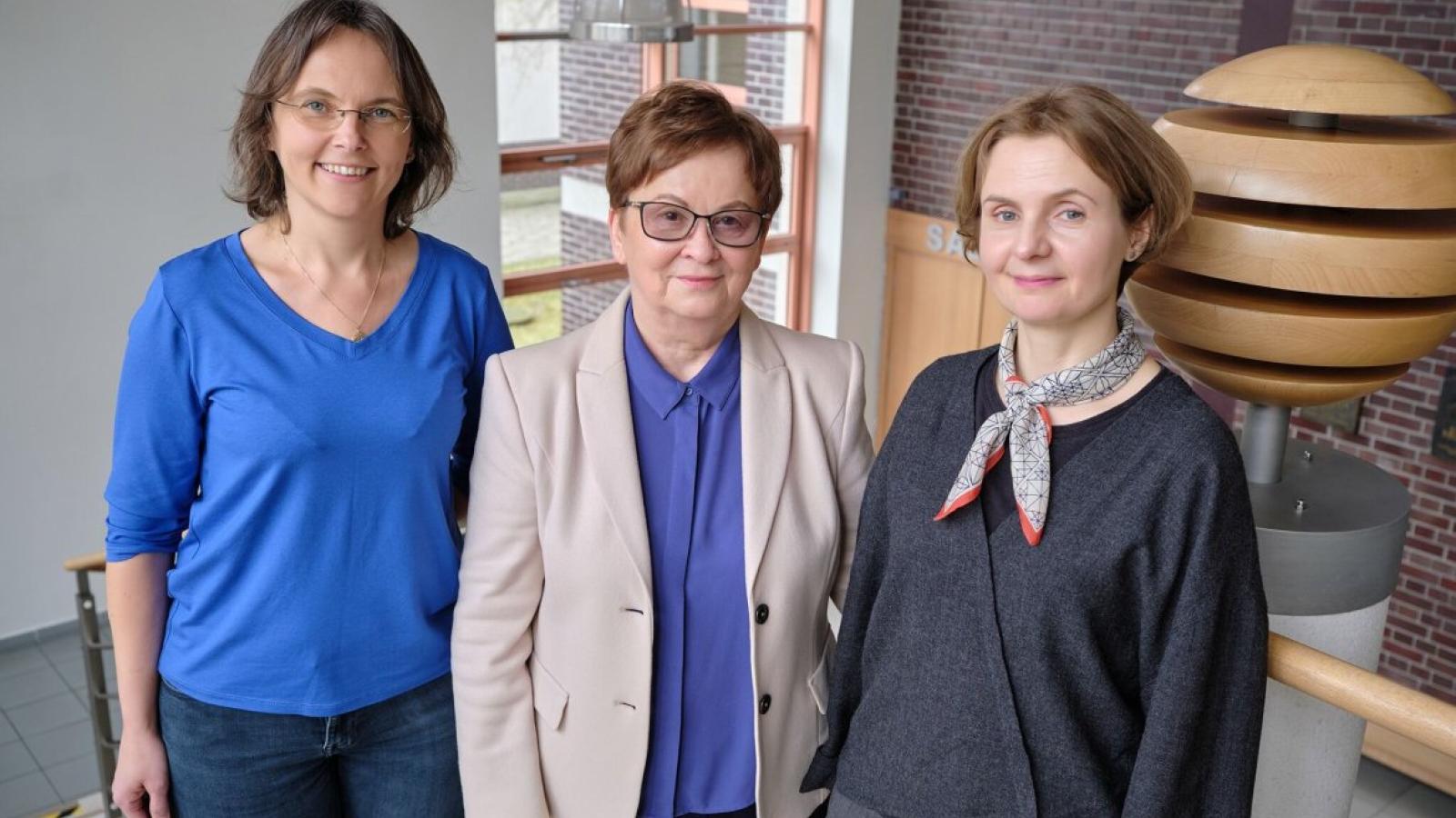 Prof. UAM Emilia Soroko, prof. Lidia Cierpiałkowska i dr Dominika Górska   Fot. Władysław Gardasz