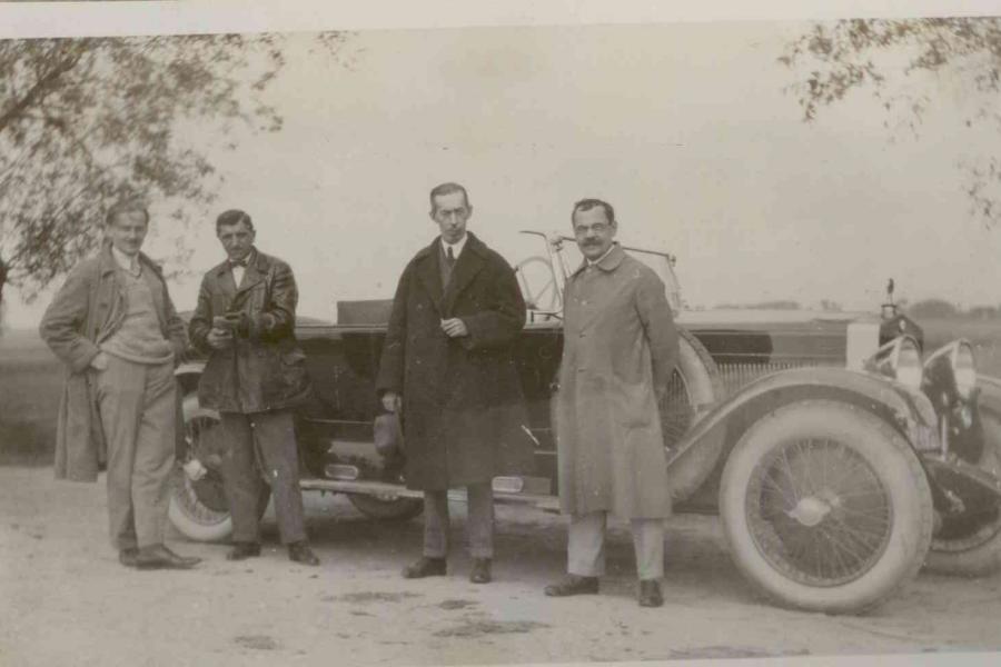 Bohdan Winiarski z komisją szacunkową GUL w drodze z Konina do Warszawy