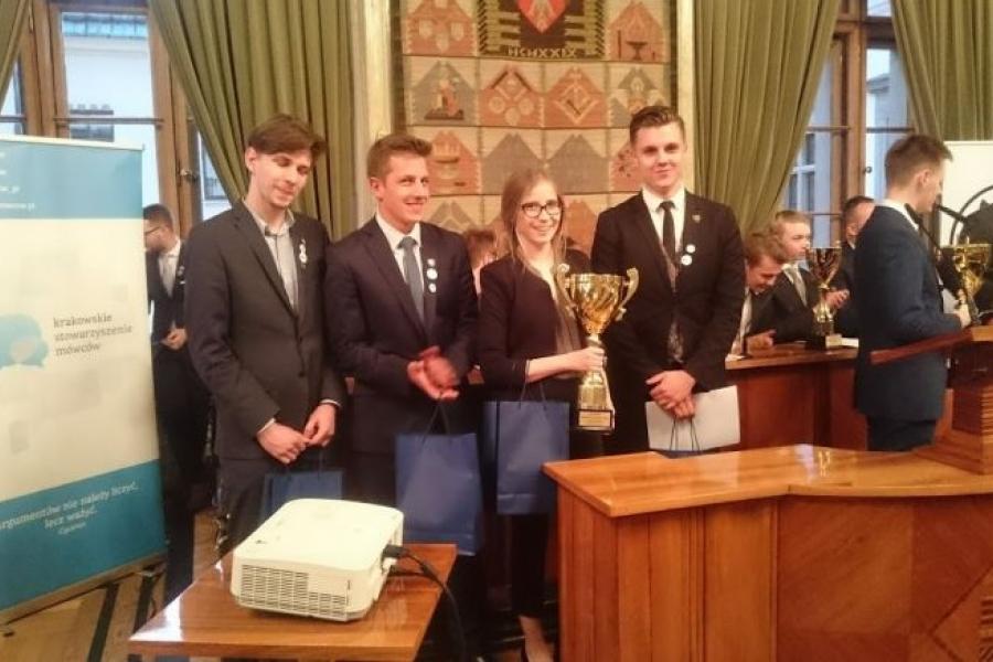 Studenci UAM na podium Akademickich Mistrzostw Polskich Debat Oksfordzkich