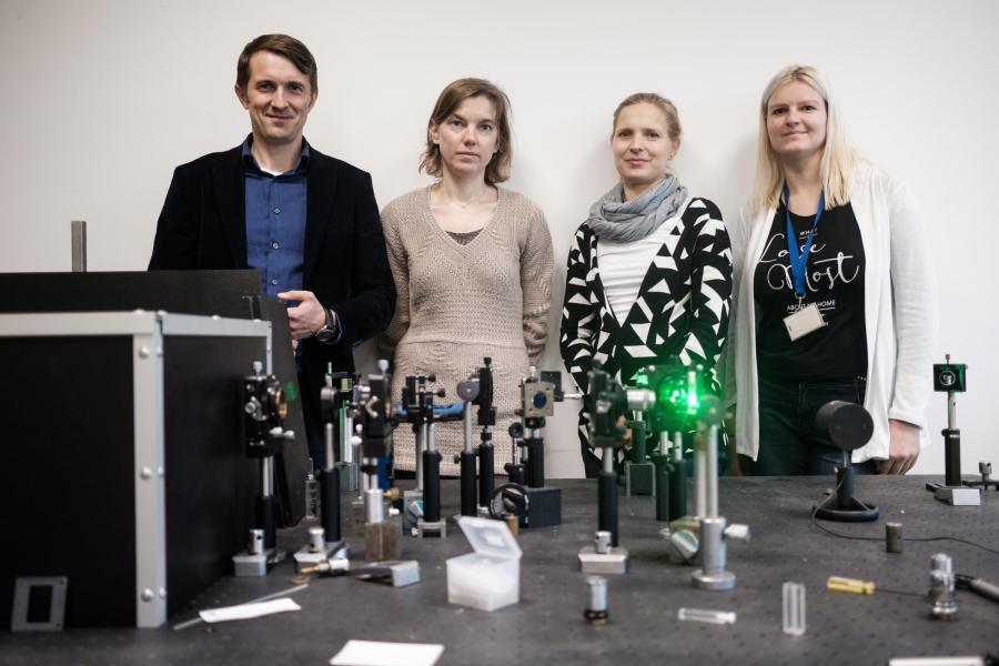 dr Paweł Zawadzki i jego zespół badawczy