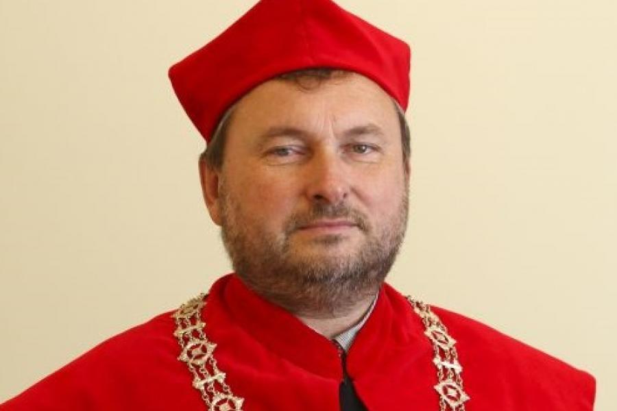 Dziekan prof. dr hab. Jerzy Kaczorowski,