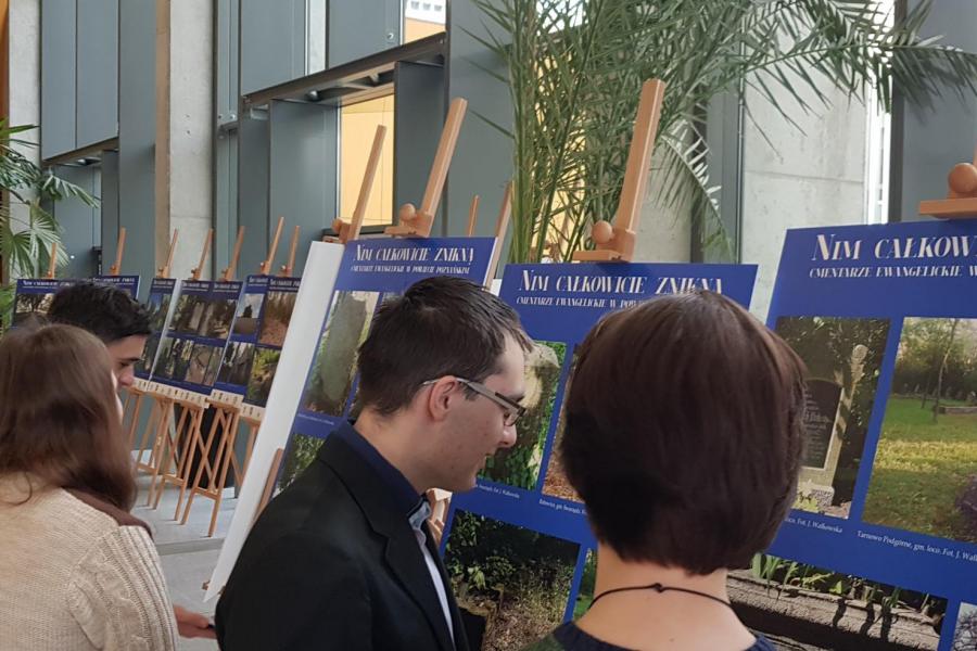 Wystawa „Nim całkowicie znikną. Cmentarze ewangelickie w Poznaniu i powiecie poznańskim”