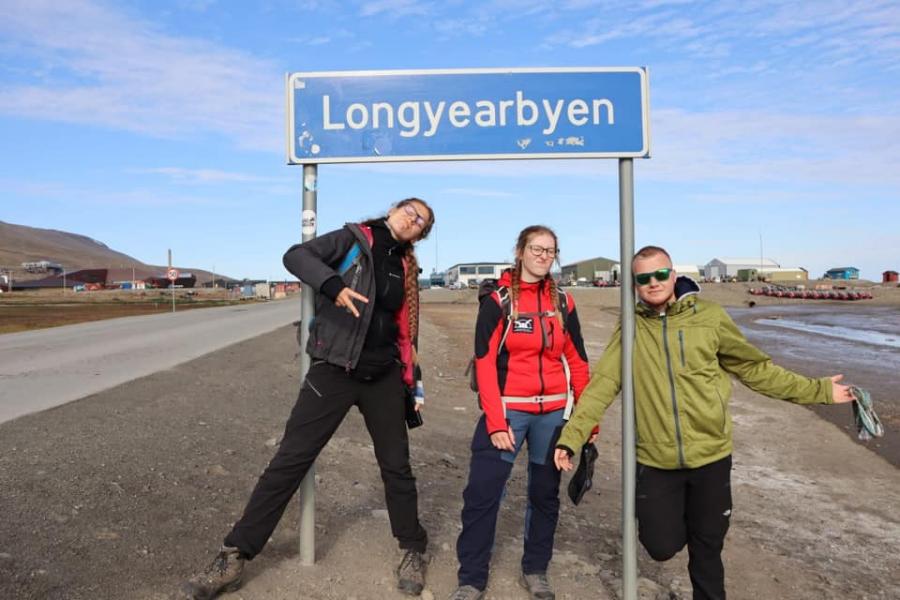 Grupa studentów Uniwersytetu im. Adama Mickiewicza w Poznaniu dotarła właśnie do Longyearbyen, rozpoczynając tym samym wyprawę "PolarProject" na stację polarną AMUPS.